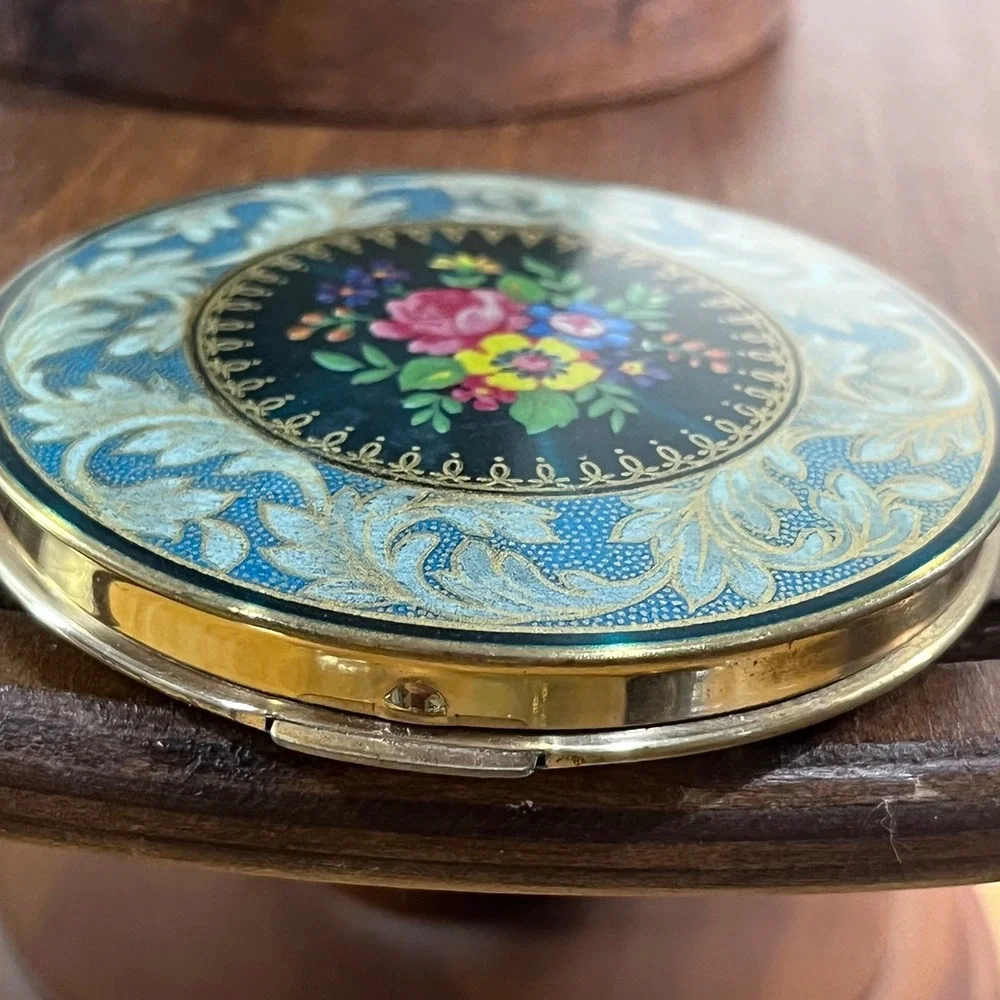 Vtg Stratton England Floral Enamel Powder Compact Teal Gold Tone Made in UK